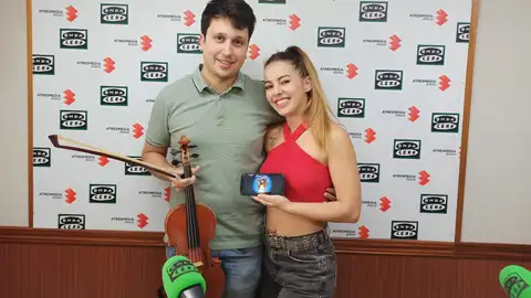 Coral Martín y Andrés Fernández Cantante y Violinista