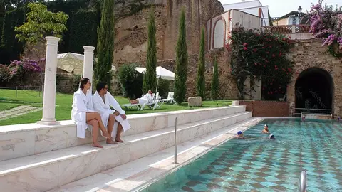 La Junta y el Ayuntamiento de Alange pondrán en marcha un aparcamiento con 20 plazas para su balneario La Junta y el Ayuntamiento de Alange pondrán en marcha un aparcamiento con 20 plazas para su balneario