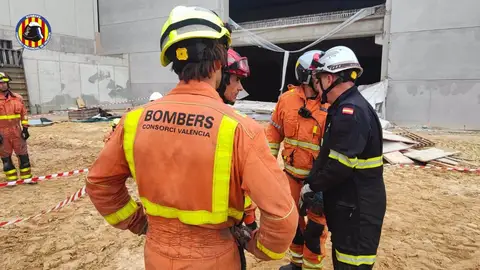 Muere un trabajador tras quedar atrapado entre paneles de hormigón en una zona en obras en Paterna - Muere un trabajador tras quedar atrapado entre paneles de hormigón en una zona en obras en Paterna -