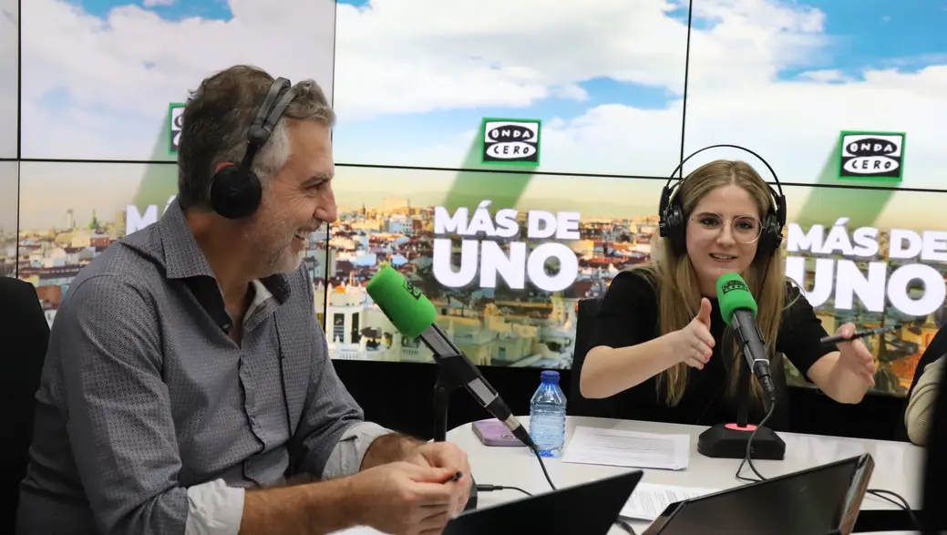 Irene Ramírez con Carlos Alsina en 'Más de uno' Irene Ramírez con Carlos Alsina en 'Más de uno'
