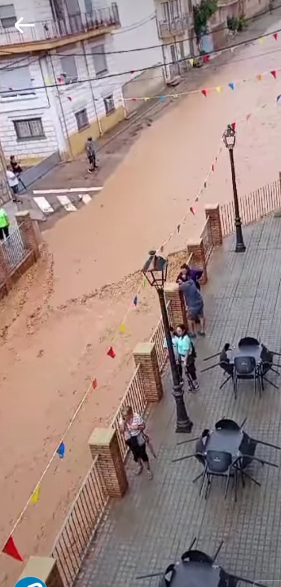 La rambla vuelve a desbordarse en Báguena La rambla vuelve a desbordarse en Báguena