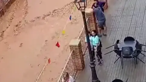 La rambla de Báguena se ha vuelto a desbordar por quinto día consecutivo RAMBLA DESBORDADA