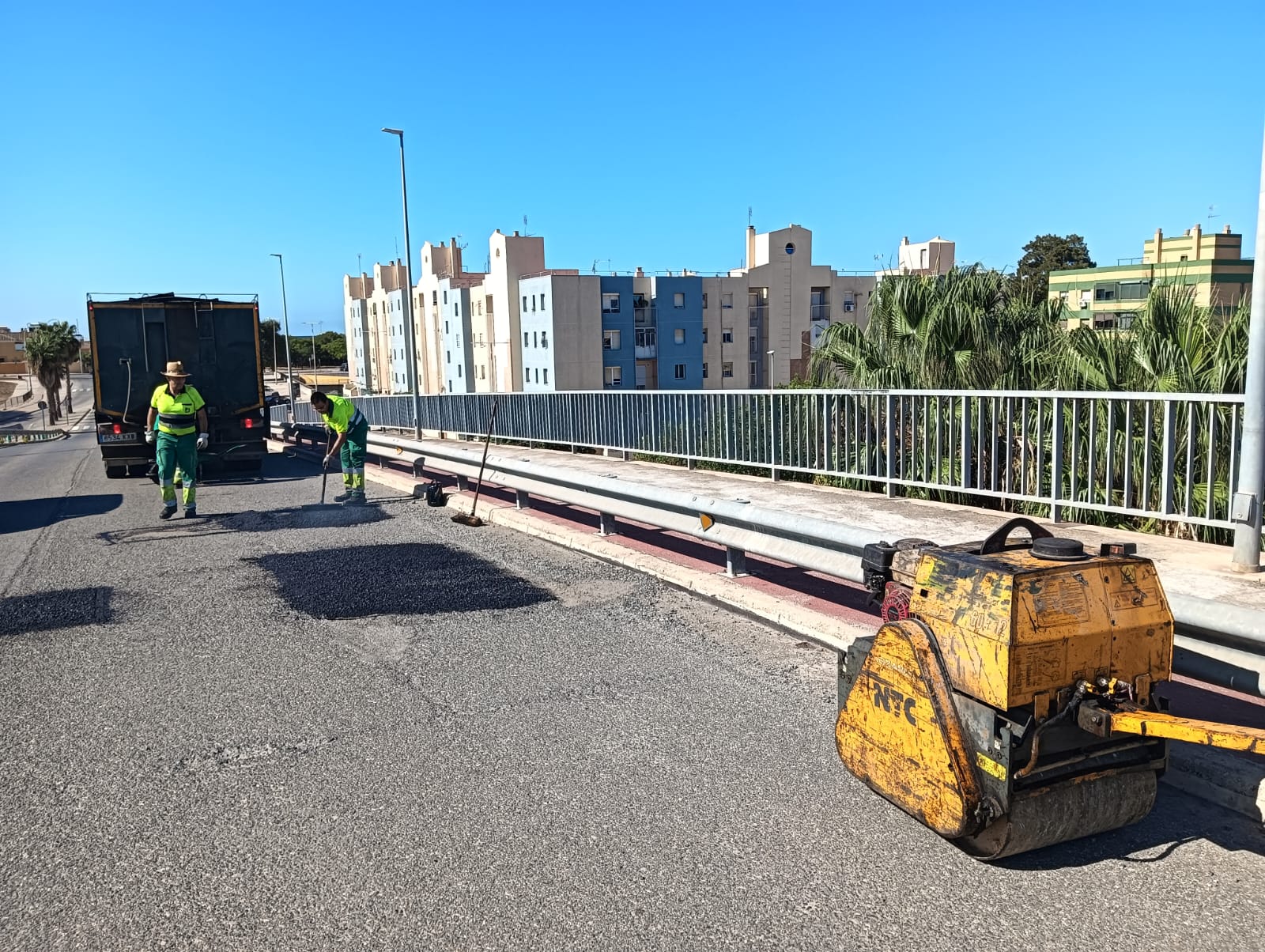 Avanzan los trabajos de repavimentación en Puerto Real con el nuevo contrato de mejoras urbanas Avanzan los trabajos de repavimentación en Puerto Real con el nuevo contrato de mejoras urbanas