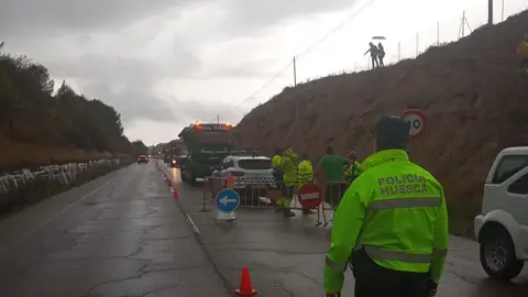 La N240 en Huesca seguirá cortada hasta asegurar el talud La N240 en Huesca seguirá cortada hasta asegurar el talud