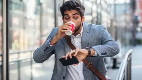 ¿Por qué algunas personas siempre llegan tarde? Las claves para entenderlo, según los expertos ¿Por qué algunas personas siempre llegan tarde? Las claves para entenderlo, según los expertos