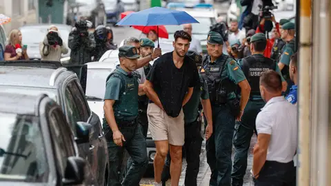 Rafa Mir a su llegada al juzgado esposado Rafa Mir a su llegada al juzgado esposado