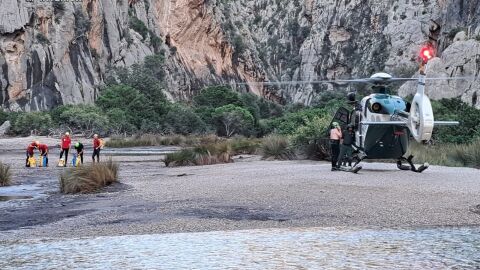 Efectivos de la Guardia Civil durante el operativo de b&uacute;squeda del excursionista desaparecido en el Torrent de Pareis, en Mallorca. 