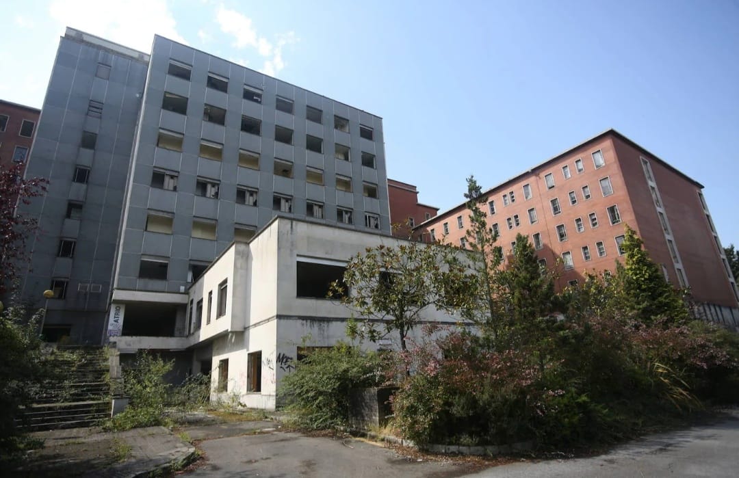 La demolición en el HUCA terminará en marzo de 2026 La demolición en el HUCA terminará en marzo de 2026