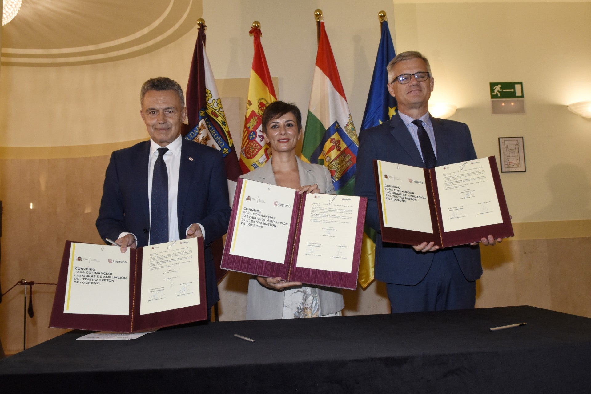 La ministra de Vivienda y el alcalde de Logroño firman el convenio para las obras de ampliación del Teatro Bretón La ministra de Vivienda y el alcalde de Logroño firman el convenio para las obras de ampliación del Teatro Bretón