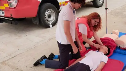 Cruz Roja en Extremadura enseñará a salvar vidas en talleres gratuitos en primeros auxilios en 11 localidades extremeñas Cruz Roja en Extremadura enseñará a salvar vidas en talleres gratuitos en primeros auxilios en 11 localidades extremeñas