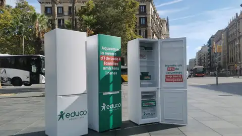 La campanya que ha engegat l'ONG Educo a la plaça Universitat de Barcelona La campanya que ha engegat l'ONG Educo a la plaça Universitat de Barcelona