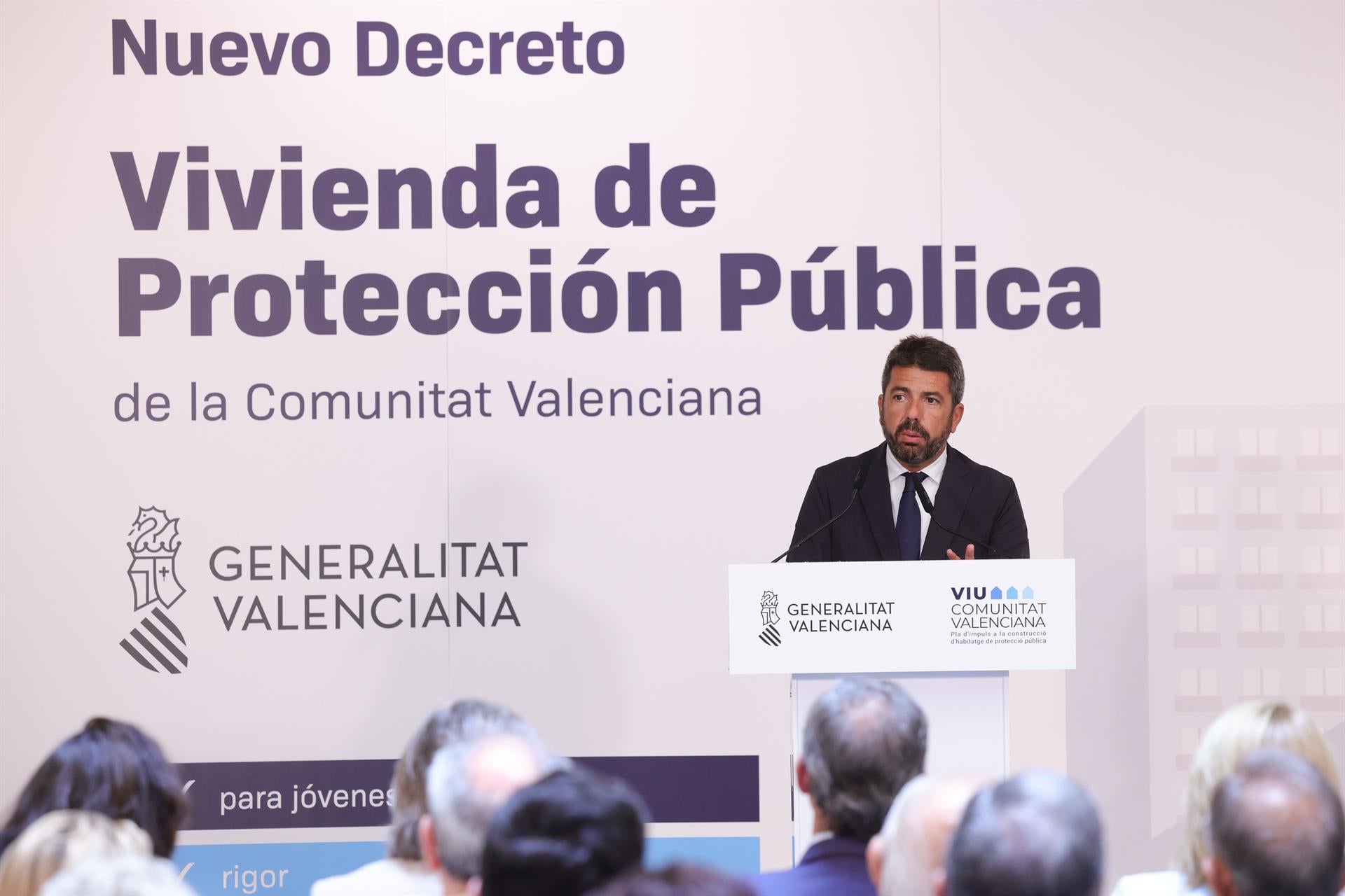El 40% de la nueva vivienda pública protegida en la Comunitat será para jóvenes y familias monoparentales El 40% de la nueva vivienda pública protegida en la Comunitat será para jóvenes y familias monoparentales