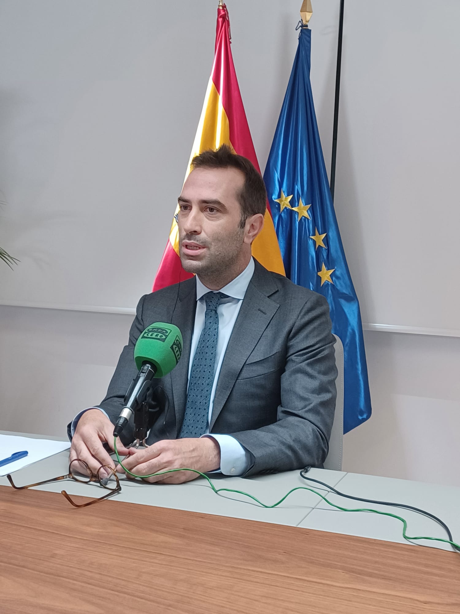 Carlos Cuerpo encaja las críticas por el nombramiento de Escrivá y asegura que se mantiene el "equilibrio de género" Carlos Cuerpo encaja las críticas por el nombramiento de Escrivá y asegura que se mantiene el "equilibrio de género"