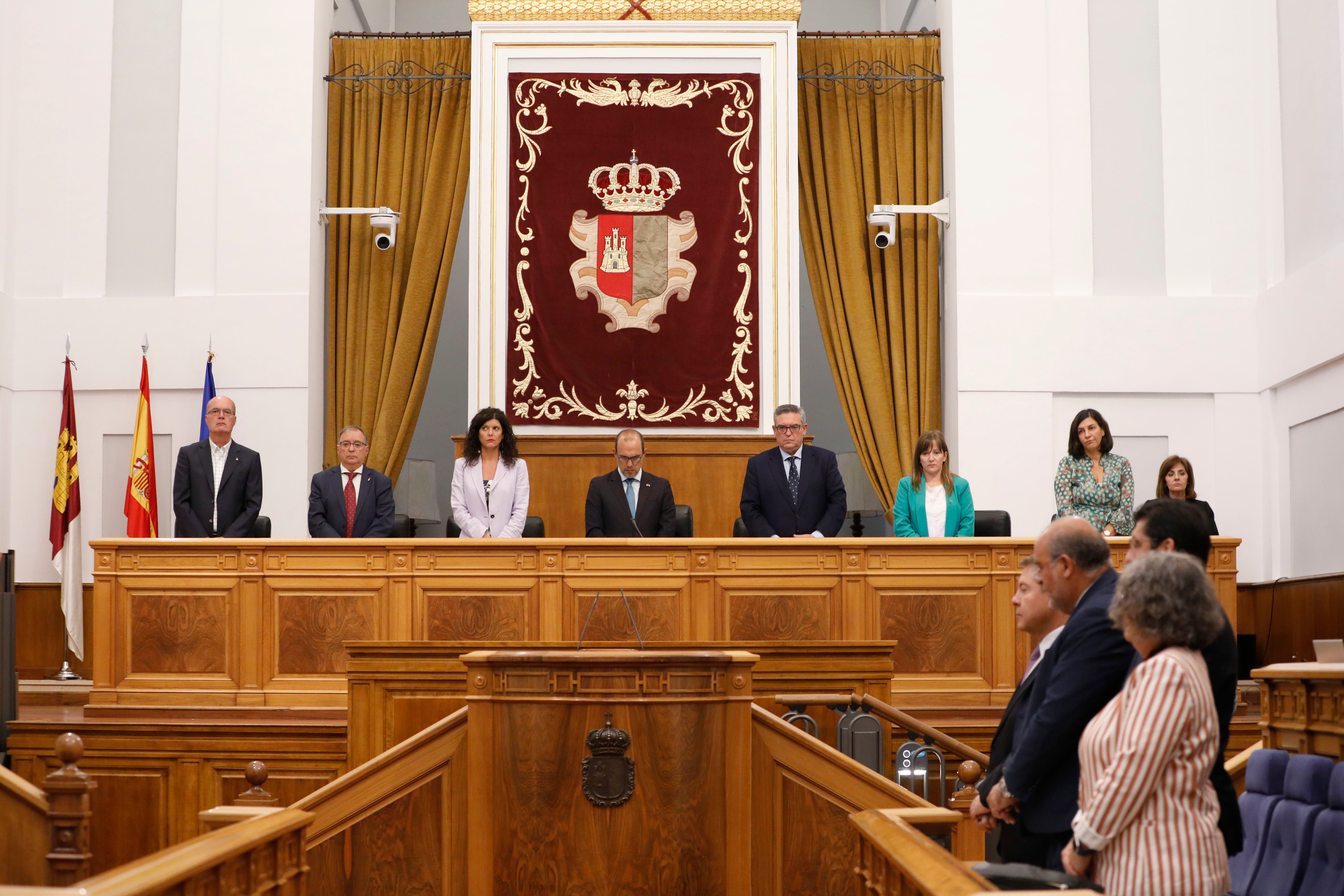 Arranca la primera sesión de Cortes con un minuto de silencio por los crímenes de Mocejón y Otero Arranca la primera sesión de Cortes con un minuto de silencio por los crímenes de Mocejón y Otero