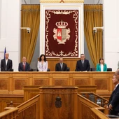 Guardan minuto de silencio en las Cortes Regionales por las víctimas de los crímenes de Mocejón y Otero Guardan minuto de silencio en las Cortes Regionales por las víctimas de los crímenes de Mocejón y Otero
