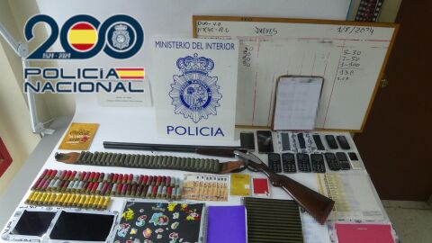 Los agentes incautaron dinero en efectivo, un arma larga y varios documentos en formato f&iacute;sico y electr&oacute;nico - POLIC&Iacute;A NACIONAL