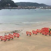 Operarios protegiendo la zona de trabajo Operarios protegiendo la zona de trabajo