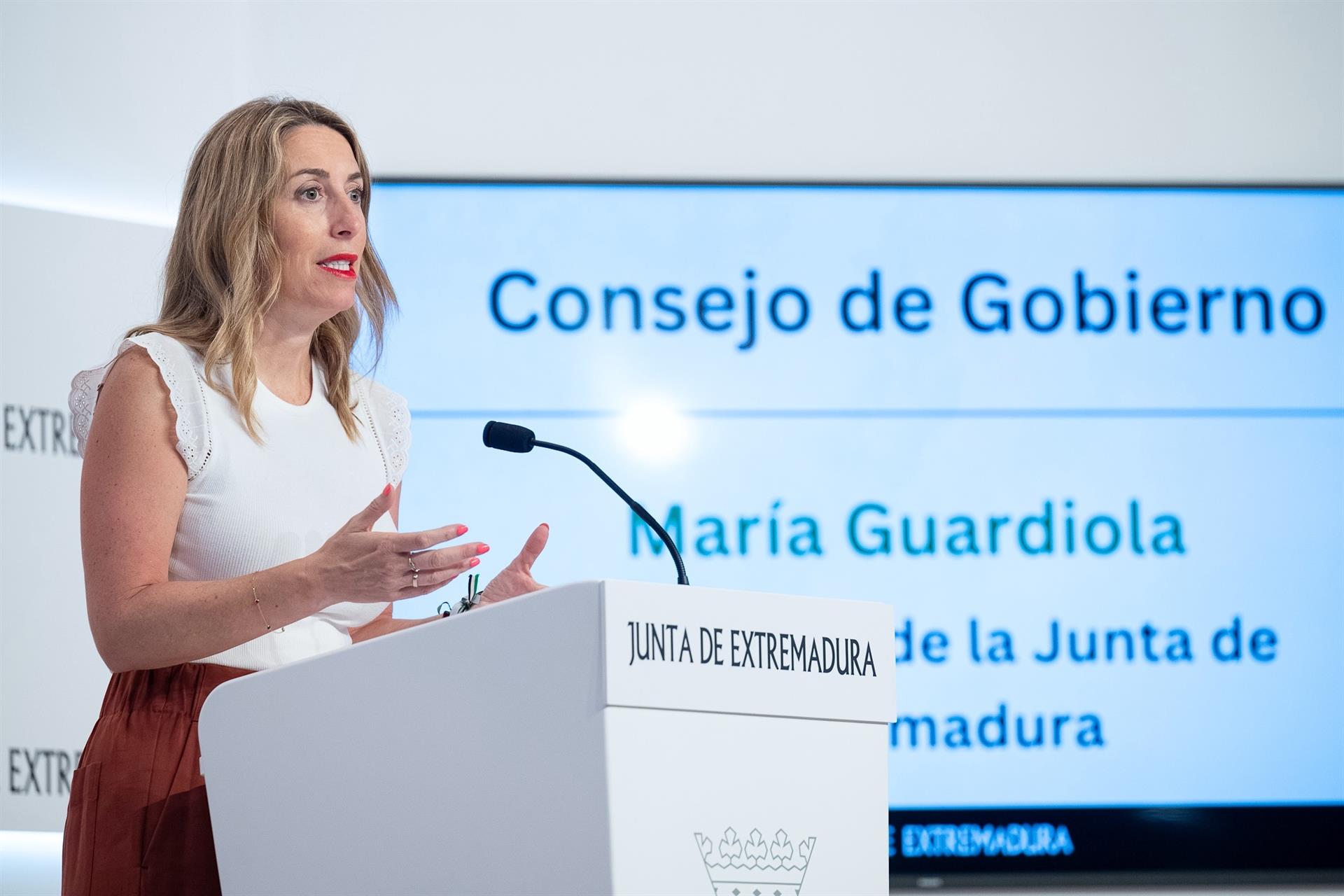 La Presidenta Guardiola cree que el independentismo se da un "festín" mientras Sánchez invita al resto de comunidades a las "sobras" La Presidenta Guardiola cree que el independentismo se da un "festín" mientras Sánchez invita al resto de comunidades a las "sobras"