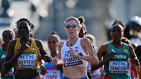 La atleta ugandesa Rebecca Cheptegei (izquierda) durante su participación en el Mundial de atletismo de Budapest en 2023 La atleta ugandesa Rebecca Cheptegei (izquierda) durante su participación en el Mundial de atletismo de Budapest en 2023/ REUTERS/Marton Monus/
