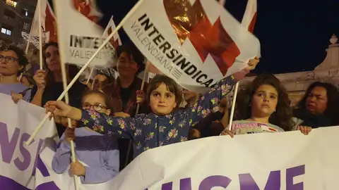 Las asociaciones feministas de Castellón se concentran ante "el terrorismo machista" Las asociaciones feministas de Castellón se concentran ante "el terrorismo machista"