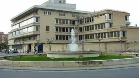 Detenidos en Huesca por utilizar tarjetas de crédito robadas o encontradas Detenidos en Huesca por utilizar tarjetas de crédito robadas o encontradas
