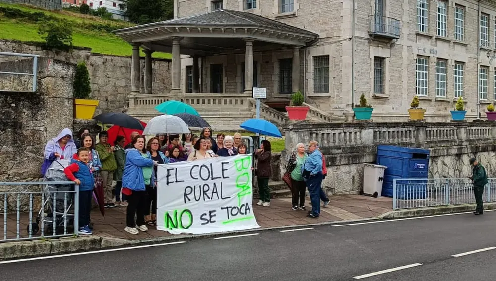La AMPA de Boal seguirá con las movilizaciones hasta conseguir la unidad. La AMPA de Boal seguirá con las movilizaciones hasta conseguir la unidad.