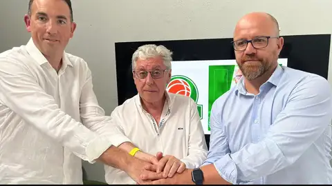 Luís García junto al cuerpo técnico de Amics Luís García junto al cuerpo técnico de Amics