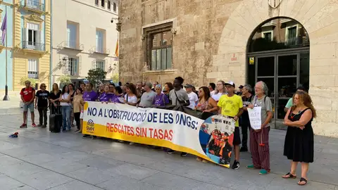 La Generalitat se sentará a negociar las tasa portuarias con los barcos de ayuda humanitaria La Generalitat se sentará a negociar las tasa portuarias con los barcos de ayuda humanitaria