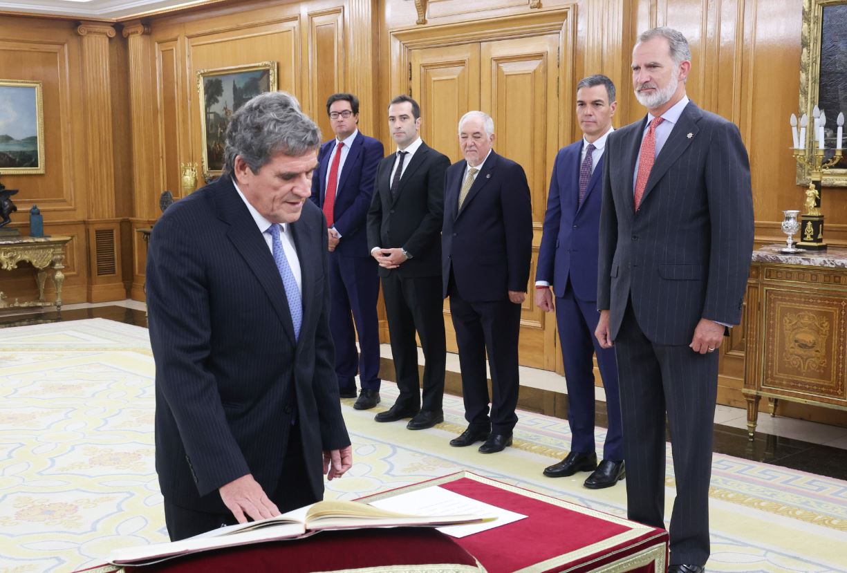 Óscar López y Escrivá prometen sus cargos ante el Rey en el Palacio de la Zarzuela Óscar López y Escrivá prometen sus cargos ante el Rey en el Palacio de la Zarzuela