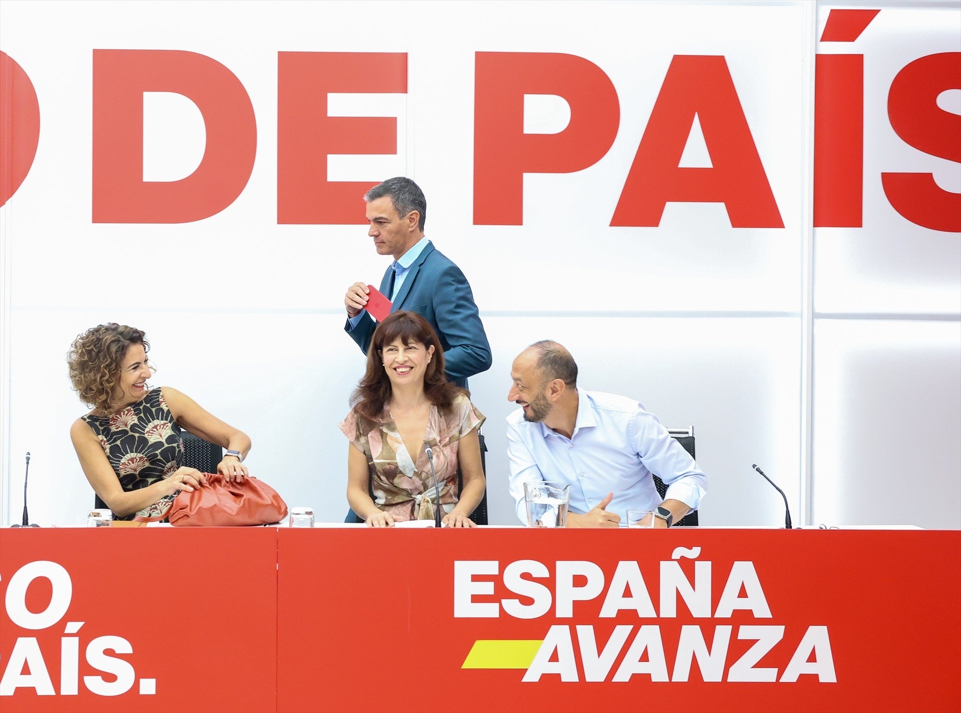 Sánchez se enfrenta a las críticas del Comité Federal por el concierto catalán Sánchez se enfrenta a las críticas del Comité Federal por el concierto catalán