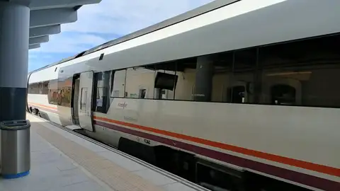 Renfe ha emitido cerca de 48.000 abonos gratuitos de Media Distancia en lo que va de año en Extremadura Renfe ha emitido cerca de 48.000 abonos gratuitos de Media Distancia en lo que va de año en Extremadura