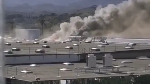 Un incendio obliga a desalojar la fábrica de Chocolates Valor en la Vila Joiosa Un incendio obliga a desalojar la fábrica de Chocolates Valor en la Vila Joiosa