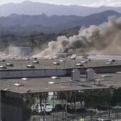 Un incendio obliga a desalojar la fábrica de Chocolates Valor en la Vila Joiosa