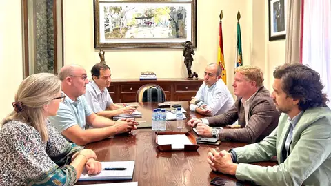 Ayuntamiento de Badajoz y Junta de Extremadura se reúnen para mejorar las infraestructuras eléctricas de las pedanías de Badajoz Ayuntamiento de Badajoz y Junta de Extremadura se reúnen para mejorar las infraestructuras eléctricas de las pedanías de Badajoz