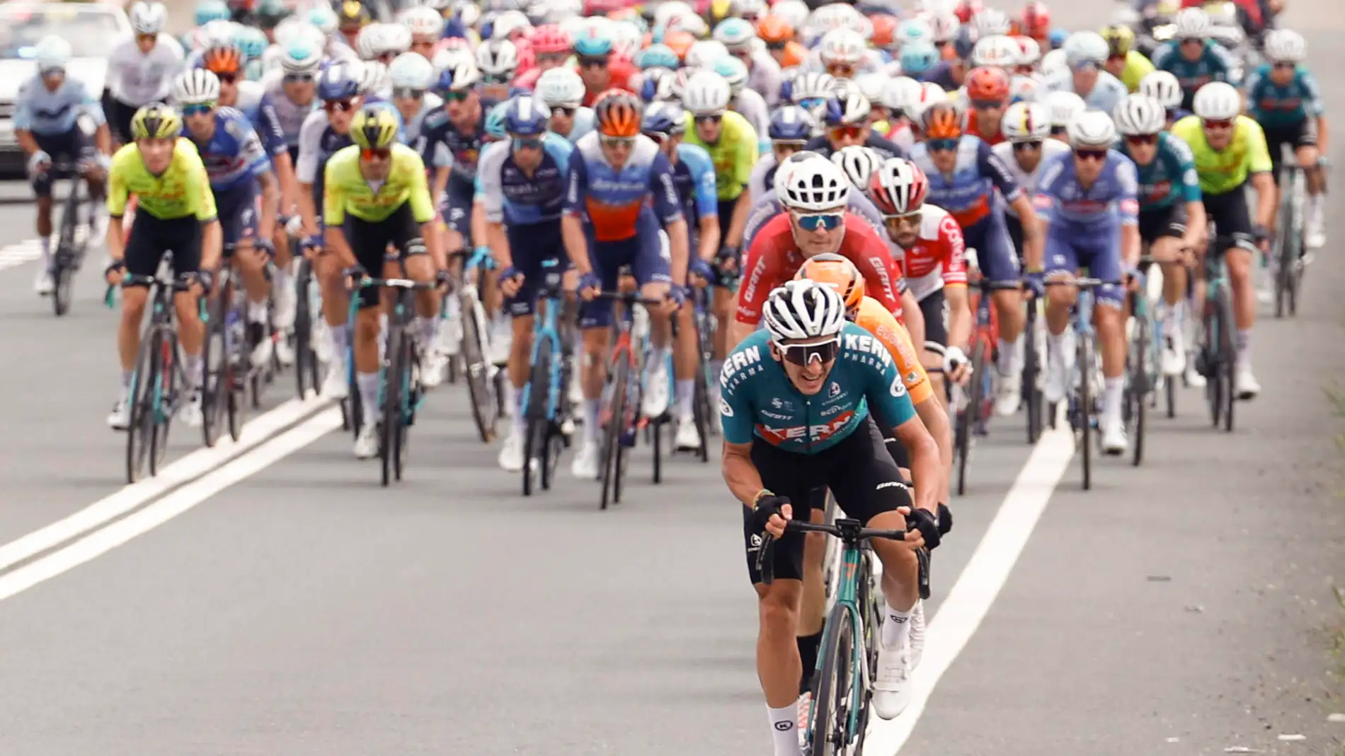 Imagen del pelotón durante una de las etapas de La Vuelta 2024 Imagen del pelotón durante una de las etapas de La Vuelta 2024