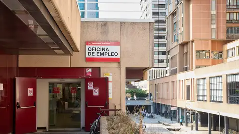 Exteriores de una oficina de empleo en Madrid Exteriores de una oficina de empleo en Madrid