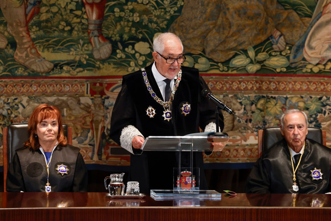 Conde Pumpido reclama el "máximo respeto político" antes de resolver sobre la amnistía Conde Pumpido reclama el "máximo respeto político" antes de resolver sobre la amnistía