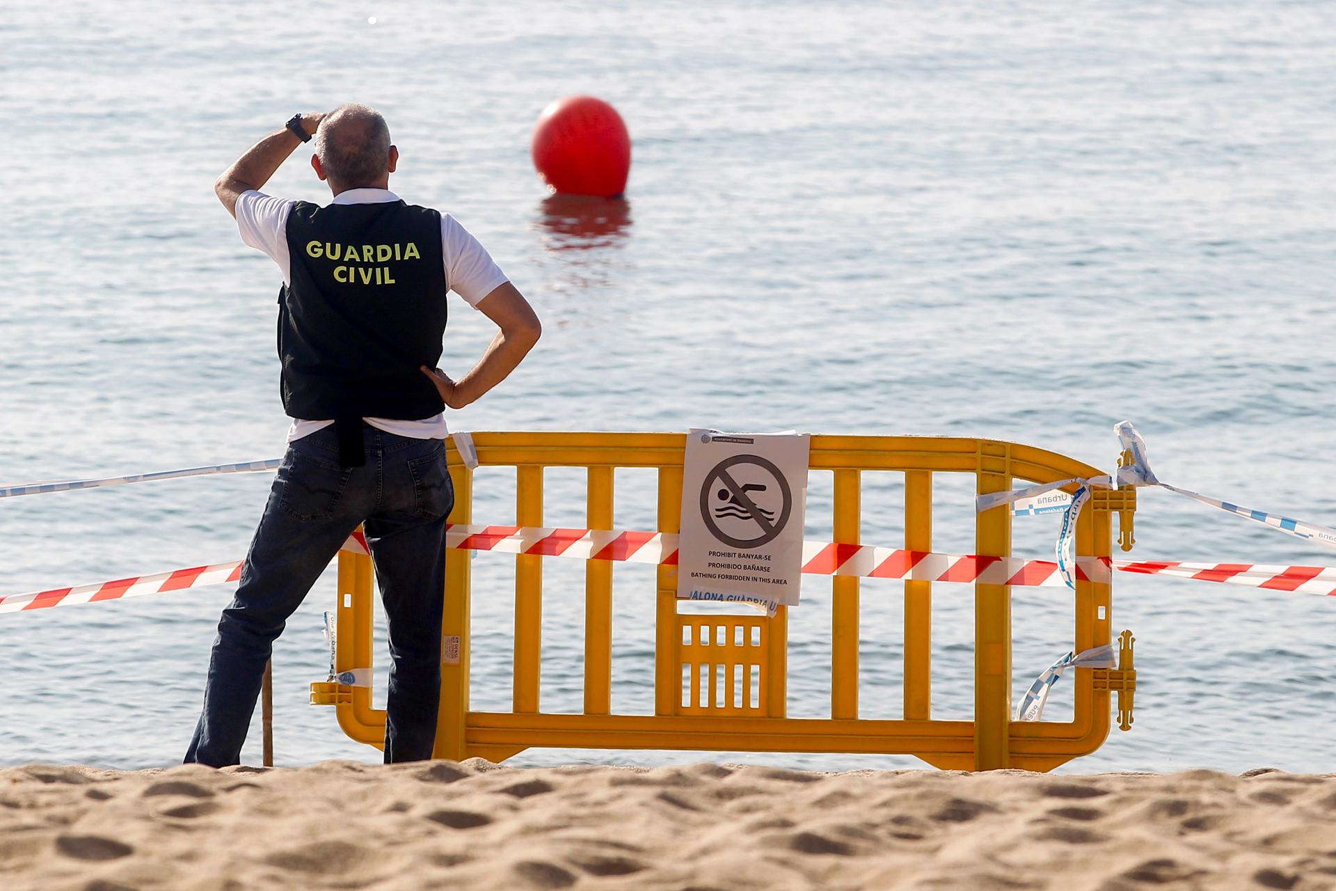 Muere una mujer al ser arrastrada por el agua en su coche en la riera de Tiana, en Barcelona Muere una mujer al ser arrastrada por el agua en su coche en la riera de Tiana, en Barcelona