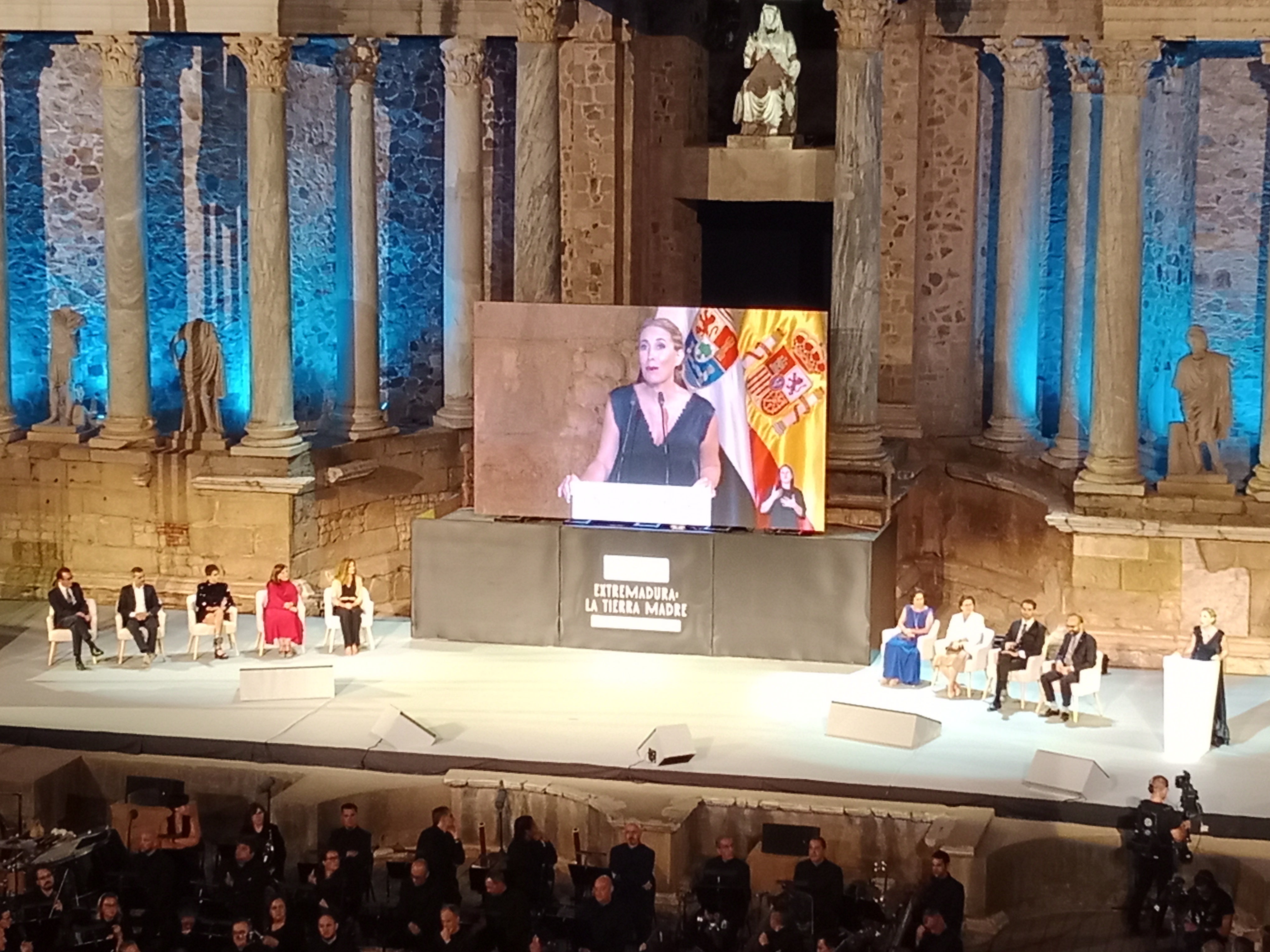 Escuchamos íntegro el discurso de la presidenta extremeña María Guardiola en el acto de entrega de medallas de Extremadura Escuchamos íntegro el discurso de la presidenta extremeña María Guardiola en el acto de entrega de medallas de Extremadura