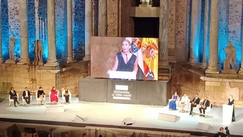 Mar&iacute;a Guardiola Entrega Medallas de Extremadura