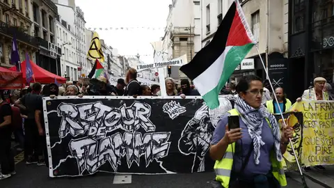 Miles de manifestantes de izquierda en Francia protestan contra el nombramiento de Barnier Miles de manifestantes de izquierda en Francia protestan contra el nombramiento de Barnier