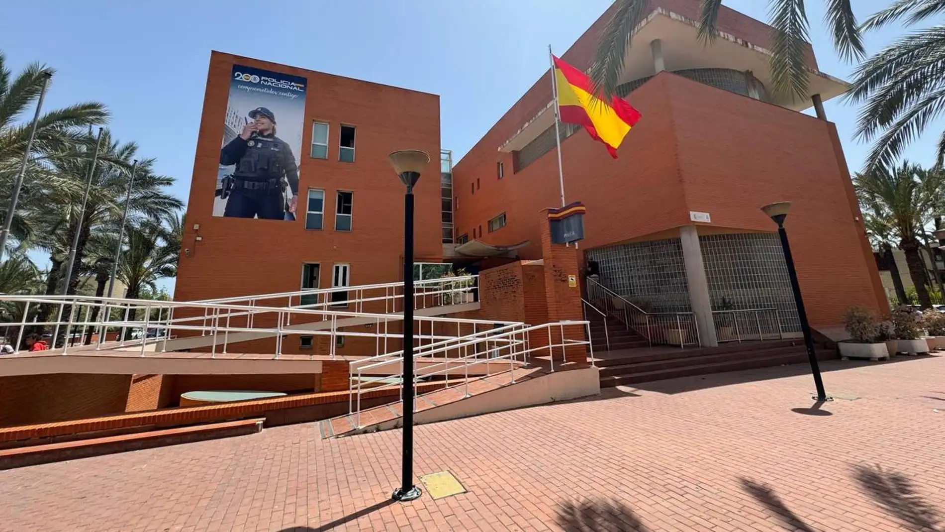 Comisaría de la Policía Nacional de Elche. Comisaría de la Policía Nacional de Elche.