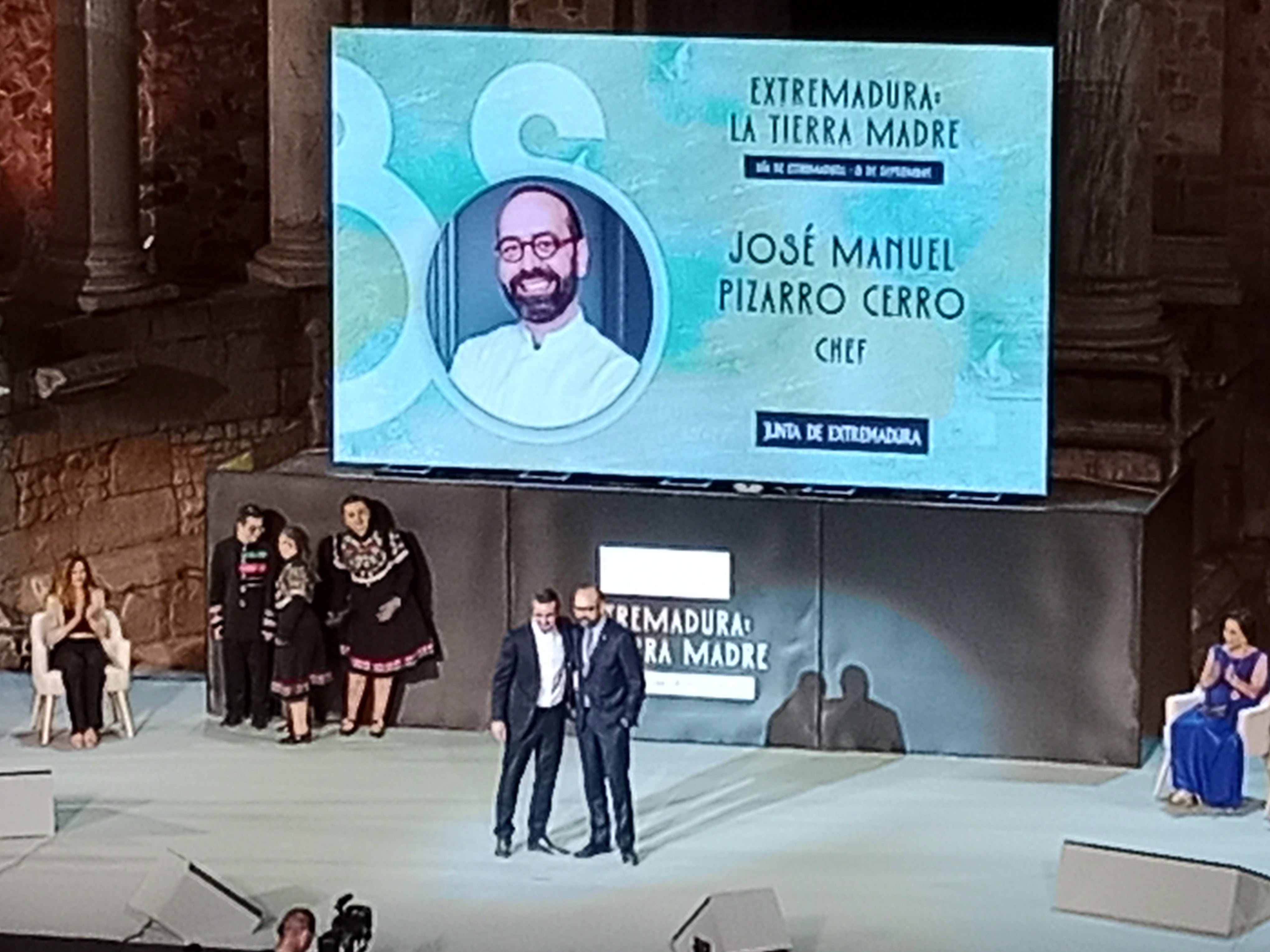 Escucha aquí el discurso íntegro del chef José Pizarro, Medalla de Extremadura 2024 Escucha aquí el discurso íntegro del chef José Pizarro, Medalla de Extremadura 2024