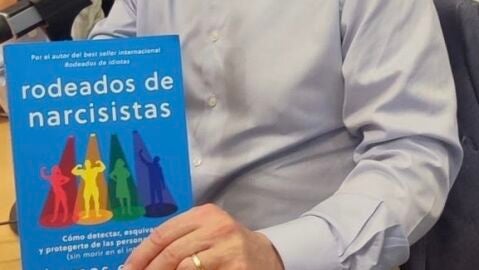 https://www.planetadelibros.com/libro-rodeados-de-narcisistas/400362