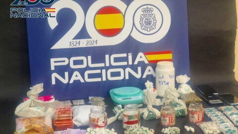 La Policía Nacional desmantela en Benidorm dos narcopisos interviniendo 2,3 kilos de cocaína y 21.000 euros La Policía Nacional desmantela en Benidorm dos narcopisos interviniendo 2,3 kilos de cocaína y 21.000 euros
