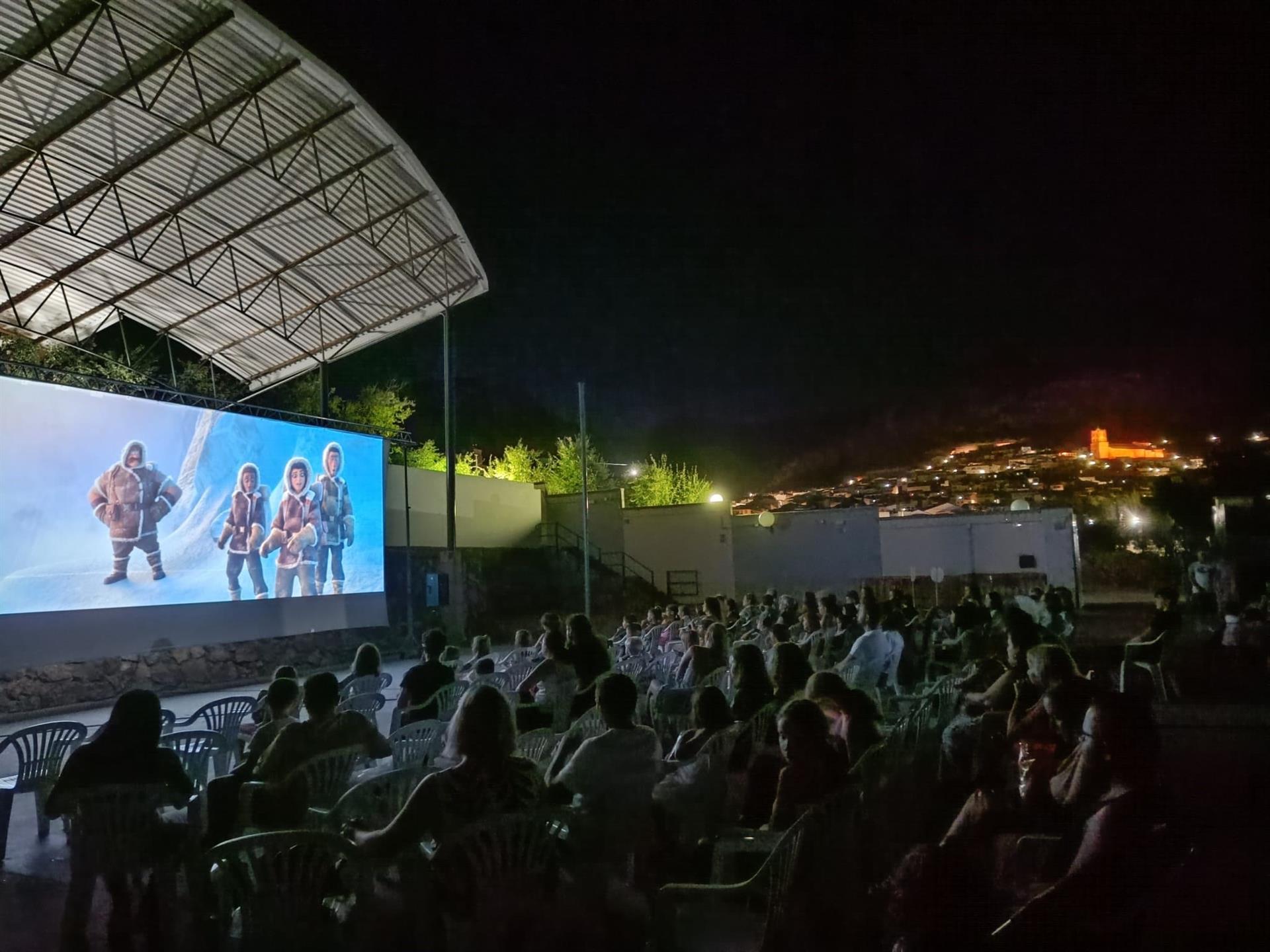 Unas 35.000 personas han disfrutado del Cine de Verano de Aupex en las 88 localidades a las que ha llegado Unas 35.000 personas han disfrutado del Cine de Verano de Aupex en las 88 localidades a las que ha llegado