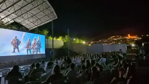 Unas 35.000 personas han disfrutado del Cine de Verano de Aupex en las 88 localidades a las que ha llegado Unas 35.000 personas han disfrutado del Cine de Verano de Aupex en las 88 localidades a las que ha llegado