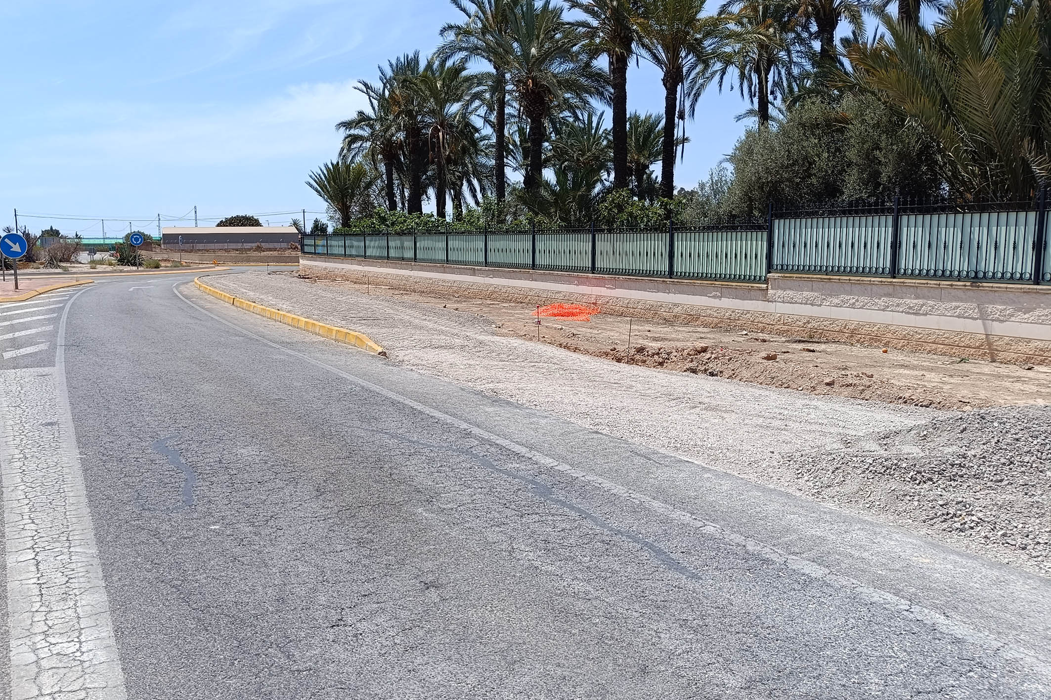 El carril ciclo-peatonal entre el casco urbano de Elche y la pedanía de Asprillas estará acabado en los próximos días El carril ciclo-peatonal entre el casco urbano de Elche y la pedanía de Asprillas estará acabado en los próximos días