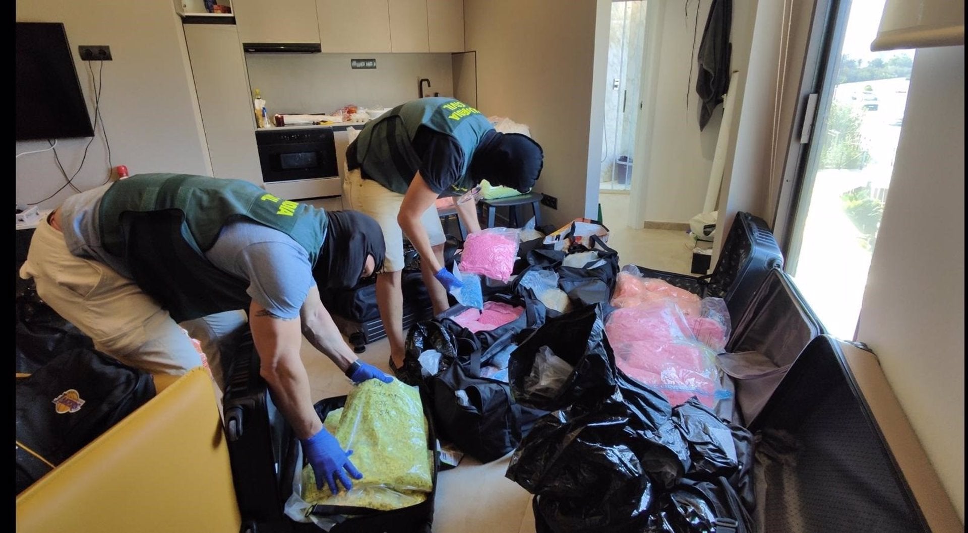 La Guardia Civil incauta en Ibiza el mayor alijo de droga sintética de los últimos años La Guardia Civil incauta en Ibiza el mayor alijo de droga sintética de los últimos años