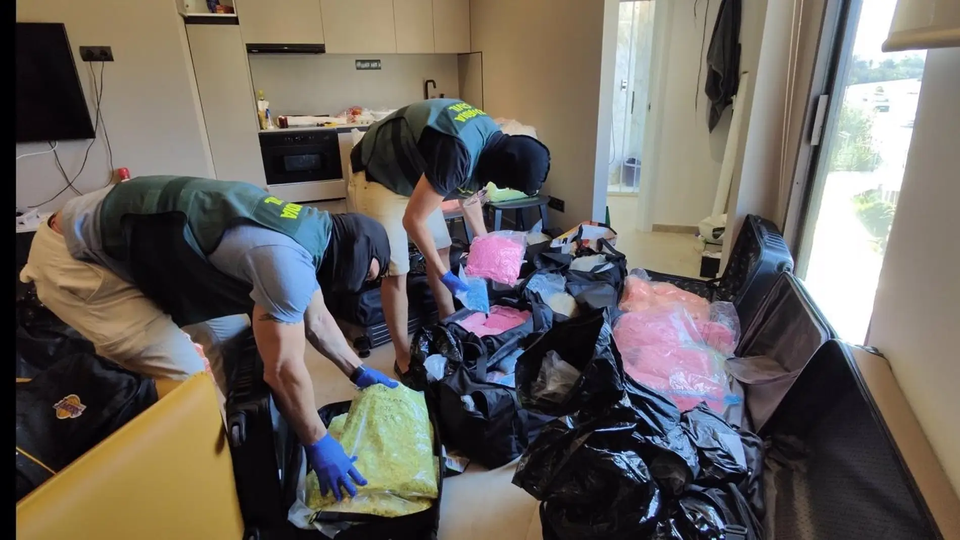 La Guardia Civil incauta en Ibiza el mayor alijo de droga sintética de los últimos años La Guardia Civil incauta en Ibiza el mayor alijo de droga sintética de los últimos años